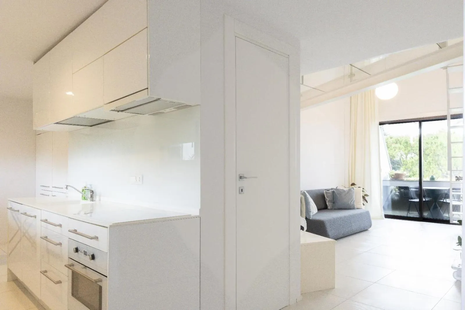 B44 Balcony Apartment Desenzano del Garda Italy