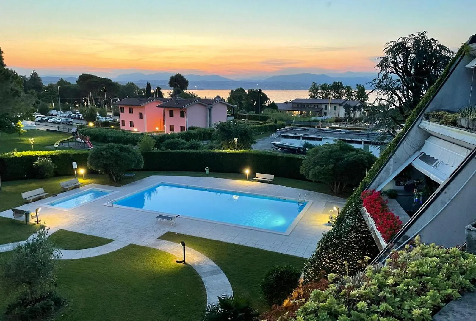 B44 Balcony Lägenhet Desenzano del Garda